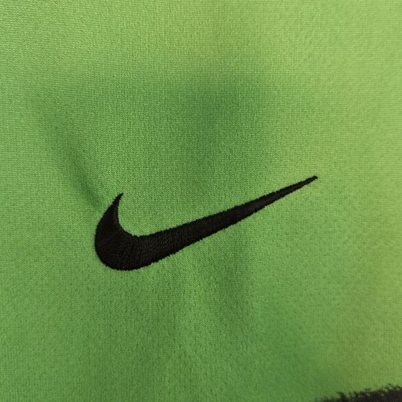 Nike FIT DRY White Green Navy Short Sleeve T-Shirt Men's XL Performance NWOT - Picture 2 of 13